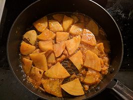 Beets in pan simmering